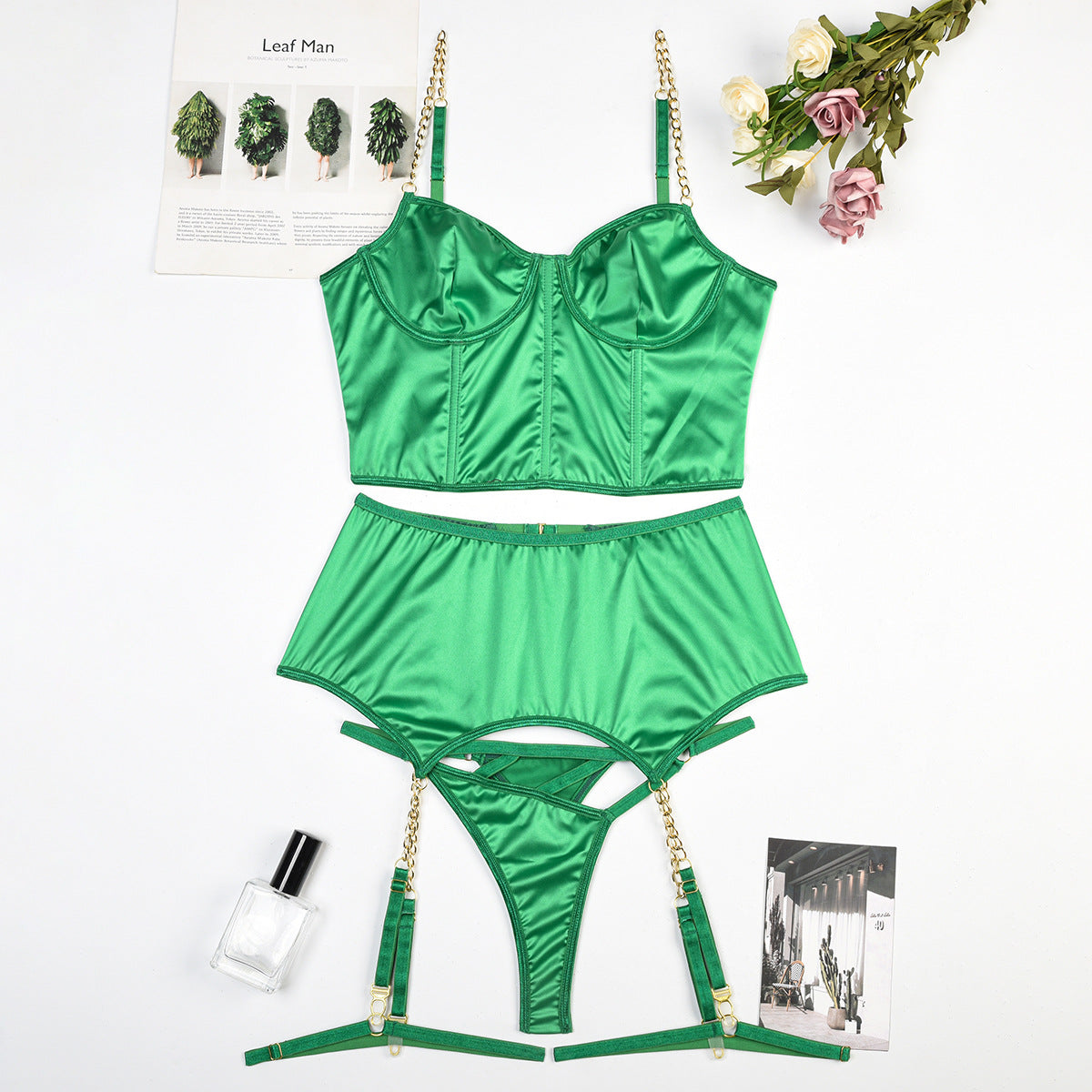 Ensemble trois pièces de lingerie haut de gamme en satin vert avec chaîne pour femme