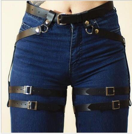 Soutien-gorge de bondage, anneau de jambe de style punk sexy, ensemble de performance sur scène tout-en-un