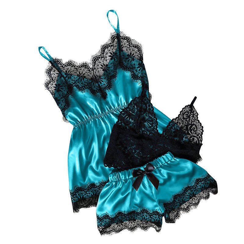 Conjunto de pijama con pantalones cortos con tirantes de encaje y camisón sexy