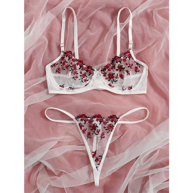 Conjunto de lencería con bordado floral