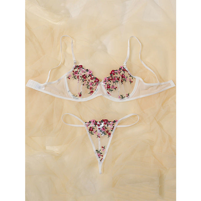 Conjunto de lencería con bordado floral