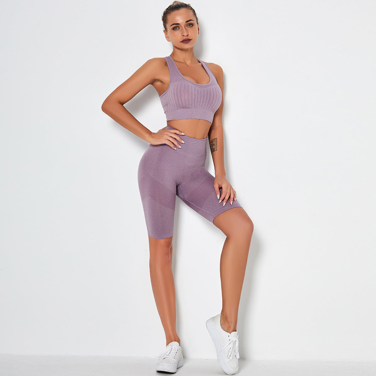 Conjunto de yoga con sujetador y pantalones cortos transpirables sexy de punto sin costuras