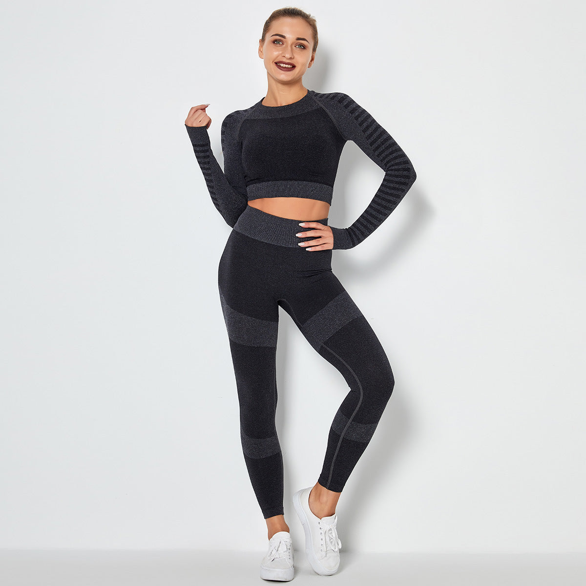 Conjunto de yoga con sujetador y pantalones cortos transpirables sexy de punto sin costuras