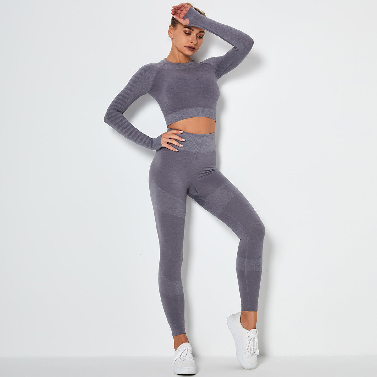 Conjunto de yoga con sujetador y pantalones cortos transpirables sexy de punto sin costuras