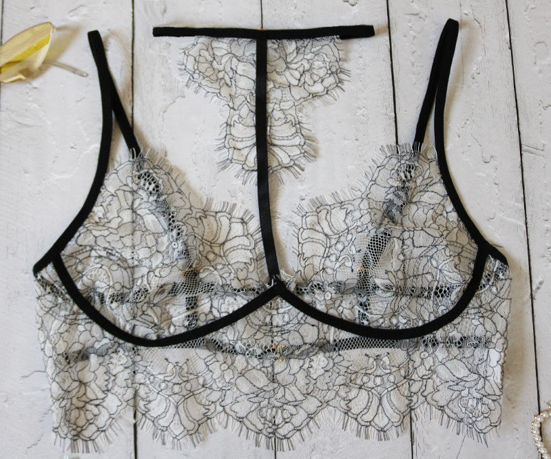 Lingerie sexy à trois points