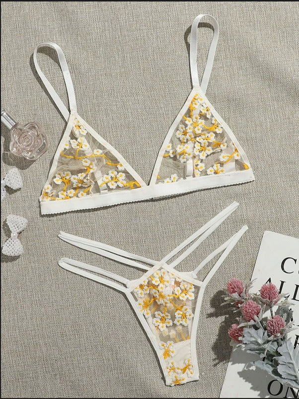 Embroidered Pattern Girl Bra Comfortable Seamless Pure Cotton Thin Small Breast Push up Fresh Girl Sexy Lingerie