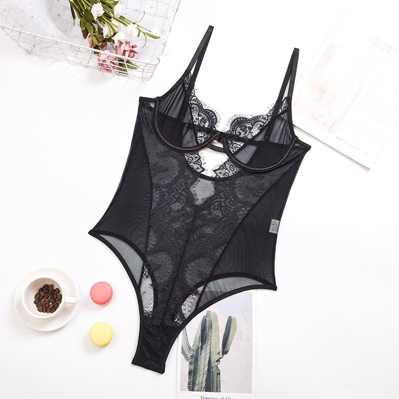 Lingerie Body en dentelle et maille à bretelles