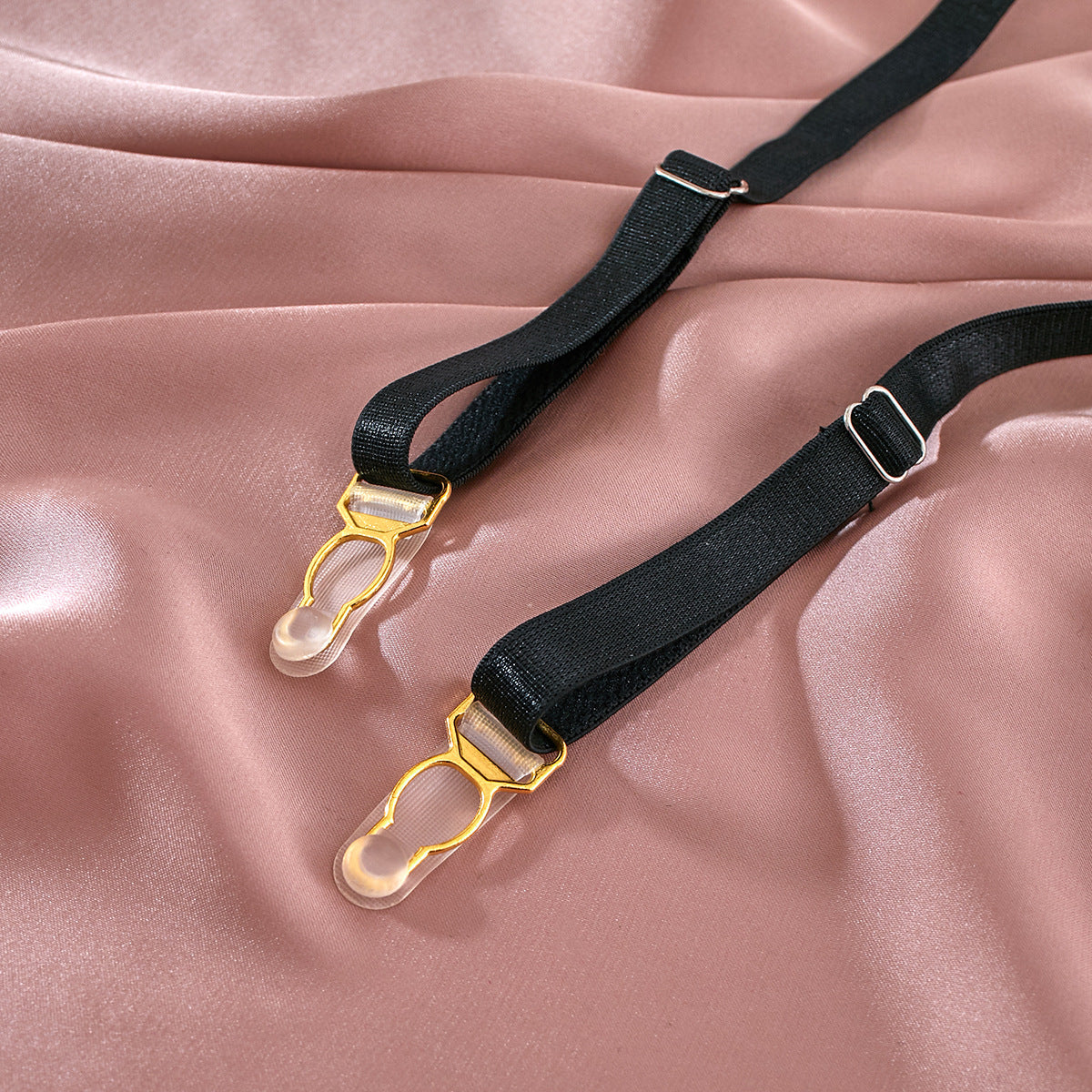 Conjunto de tres piezas de lencería con anillo de acero y tirantes huecos con faja