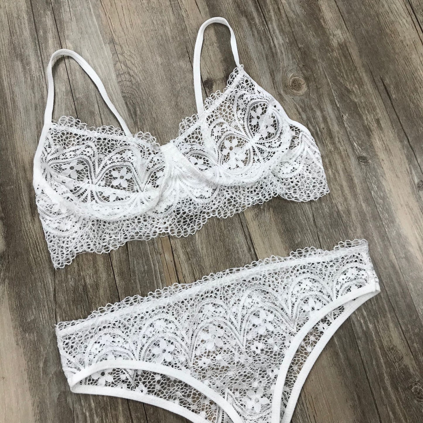 Ensemble de lingerie en dentelle de cils de couleur pure explosive