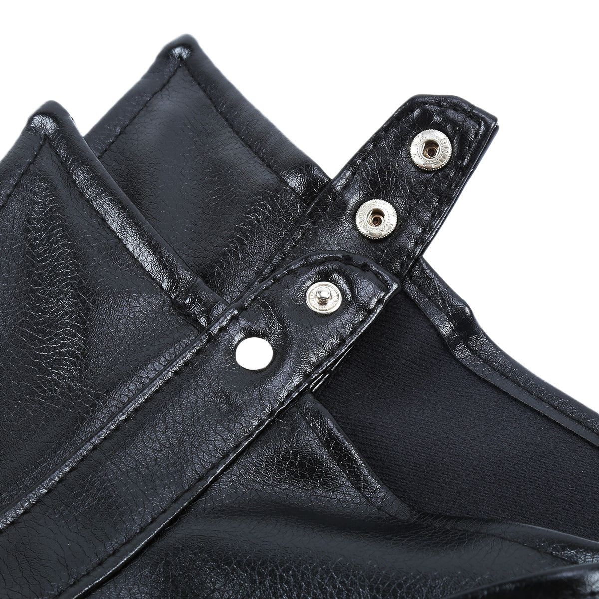 Body en cuir avec sangle de poitrine en cuir
