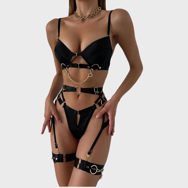 Conjunto de lencería sexy con hebilla delantera de cuatro piezas de color sólido con cadena de metal