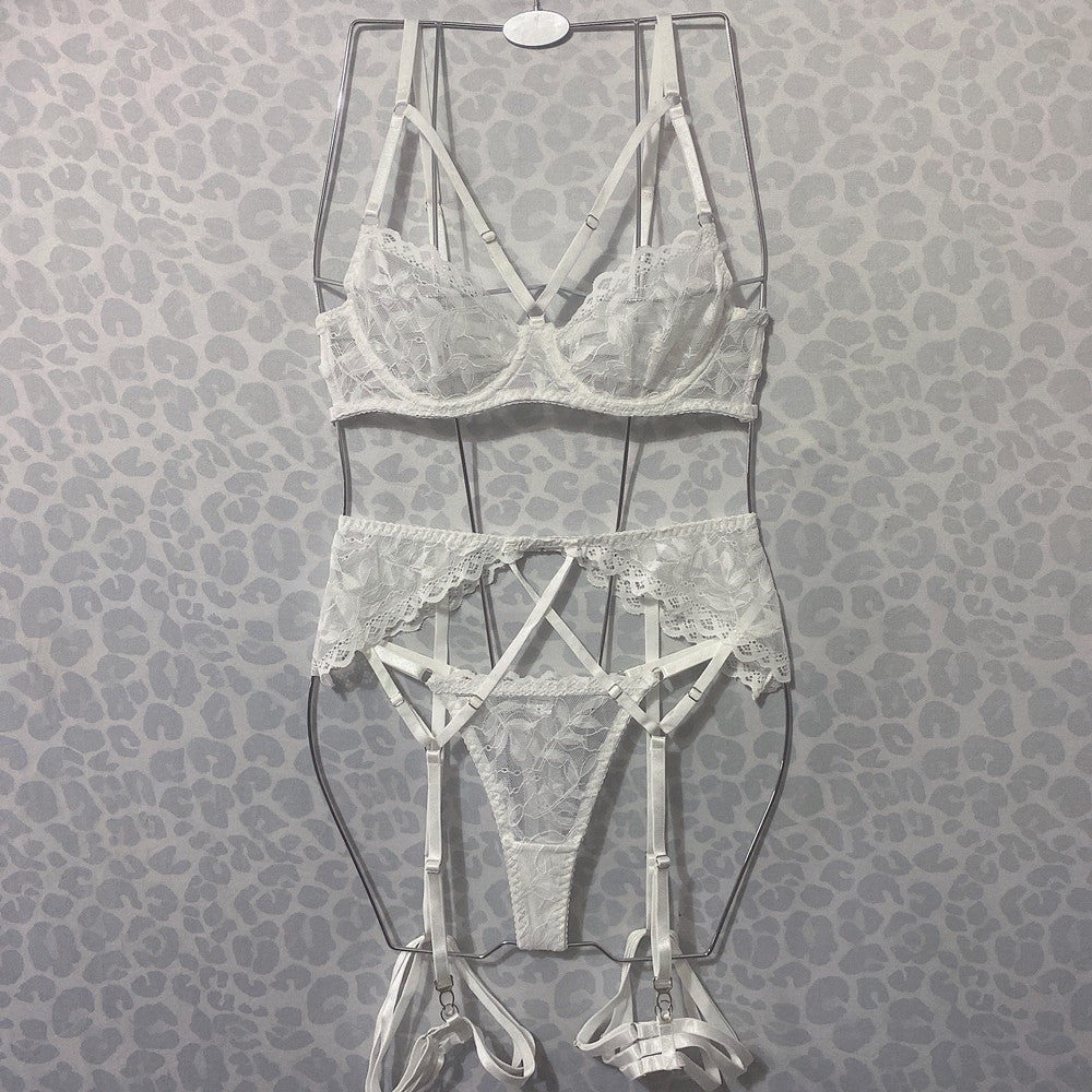 Ensemble de robe globale confortable avec soutien-gorge en dentelle blanche et ruban transparent