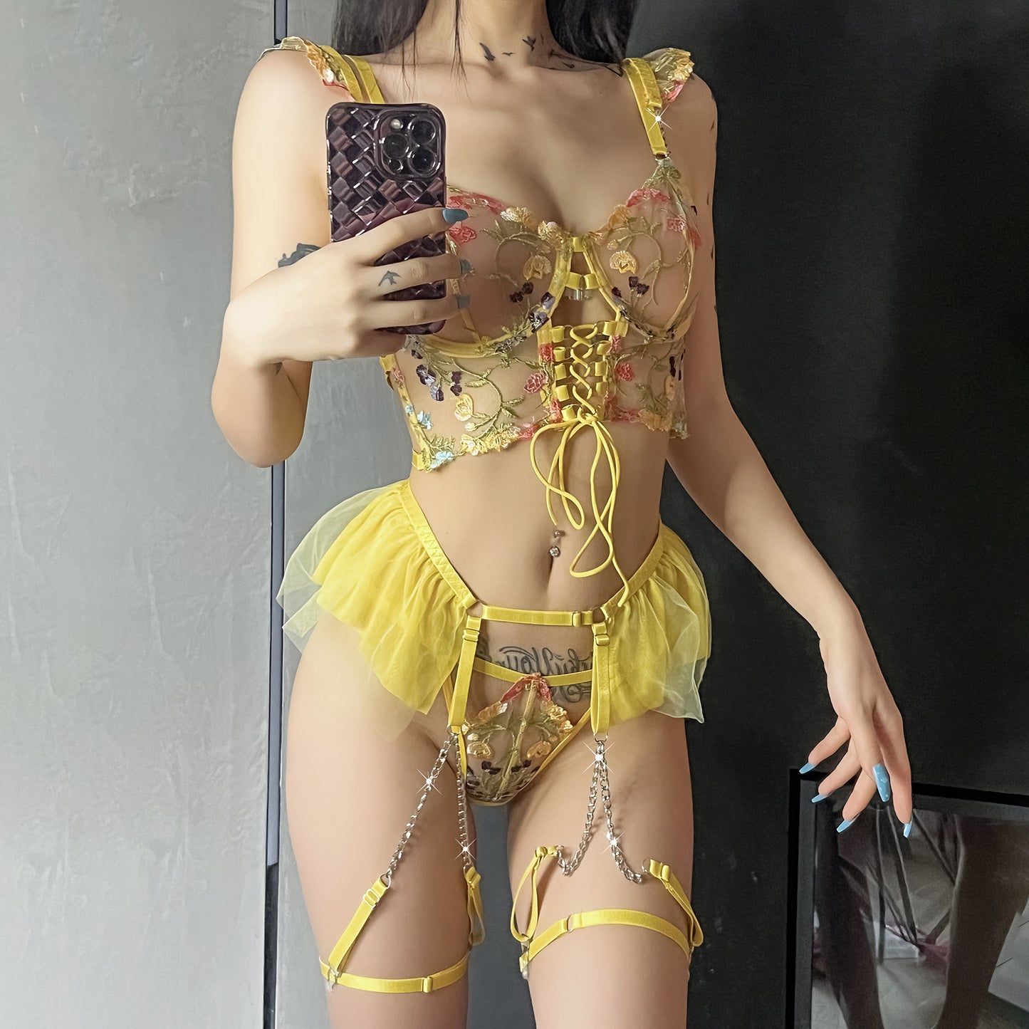 Conjunto de sujetador con bordado fino y Sexy, ropa interior Floral pequeña de malla, liga para mujer