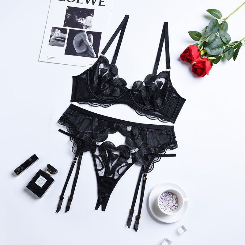 Ropa de mujer Ropa interior sexy bordada de malla de encaje de verano Conjunto de tres piezas con tirantes push up