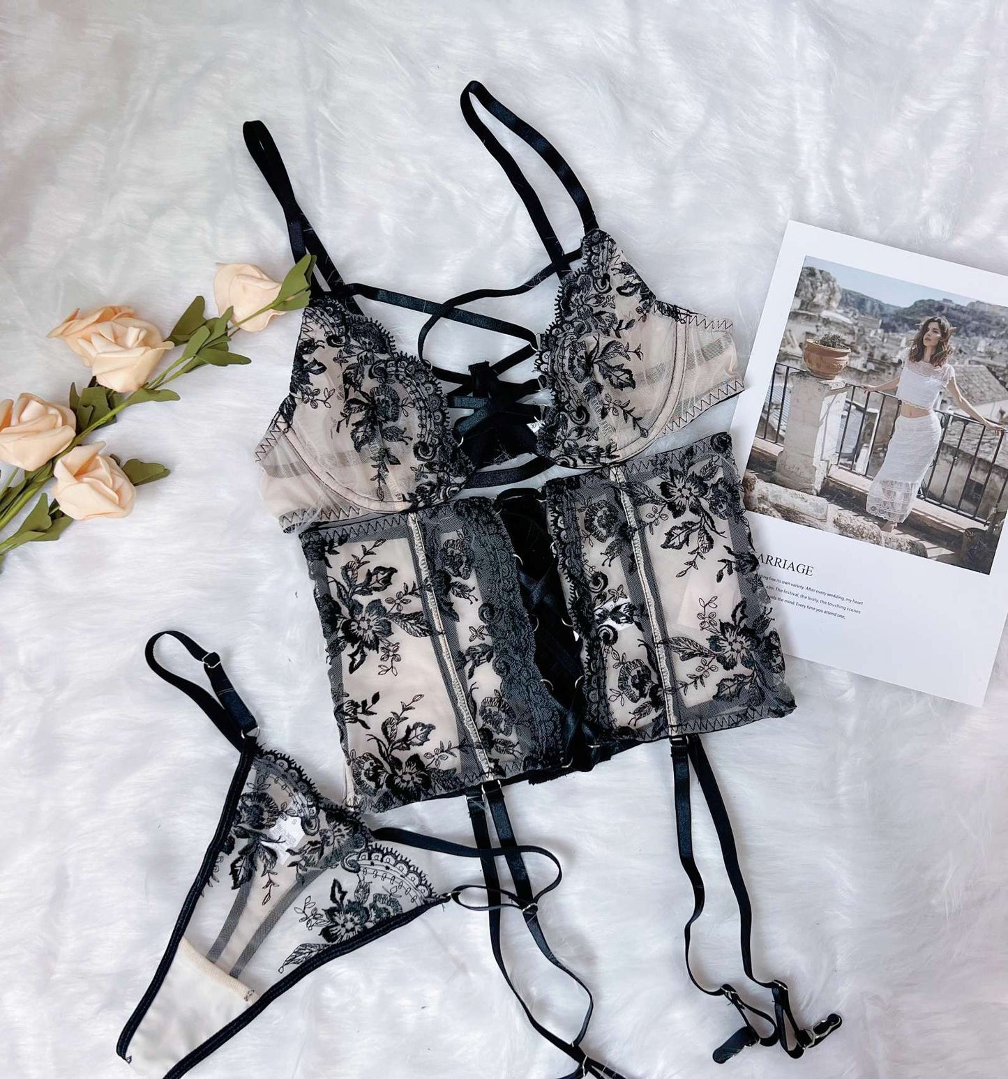 Ensemble trois pièces en maille brodée, sous-vêtements pour femmes