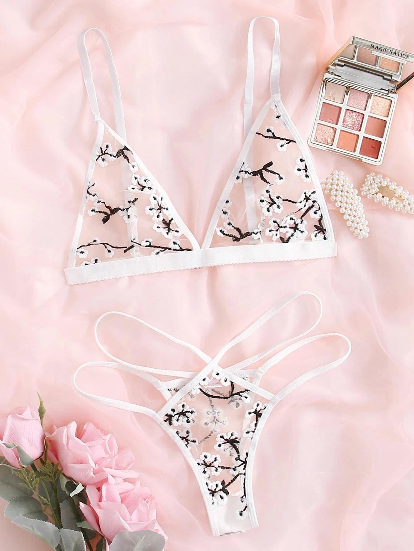Embroidered Pattern Girl Bra Comfortable Seamless Pure Cotton Thin Small Breast Push up Fresh Girl Sexy Lingerie