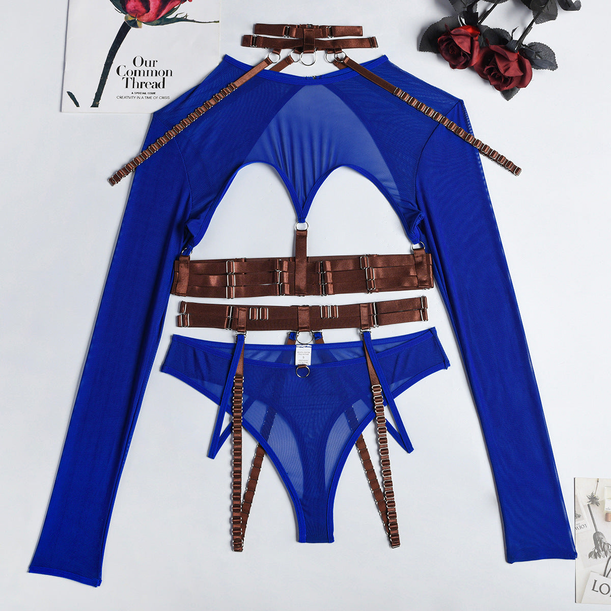 Conjunto sexy de tres piezas en ropa interior sexy para club nocturno con cintura halter y correa compleja