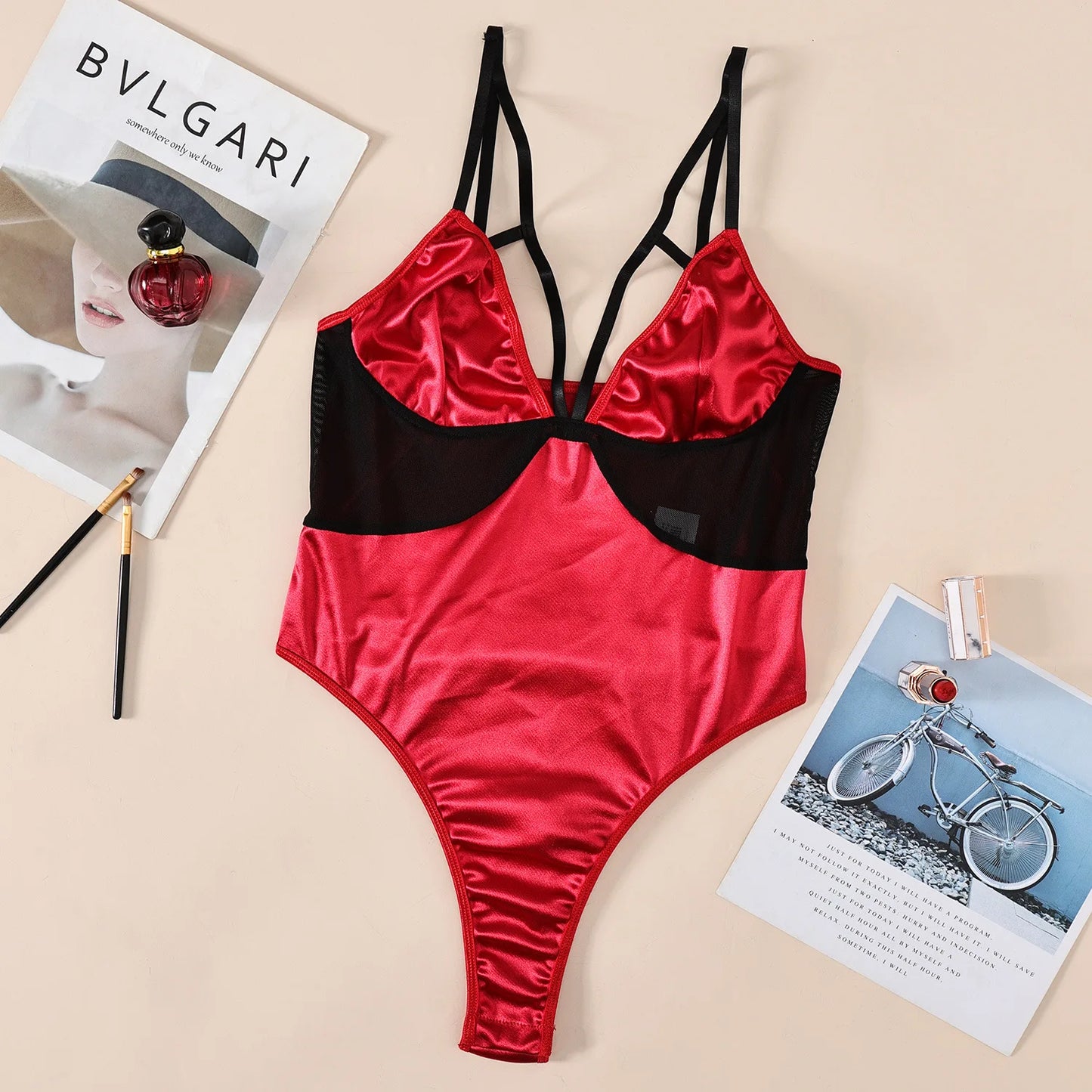 Body de satén con escote en V profundo y patchwork de encaje, cuerpo sensual, lencería romántica, medias de peluche con aspecto húmedo de fantasía roja