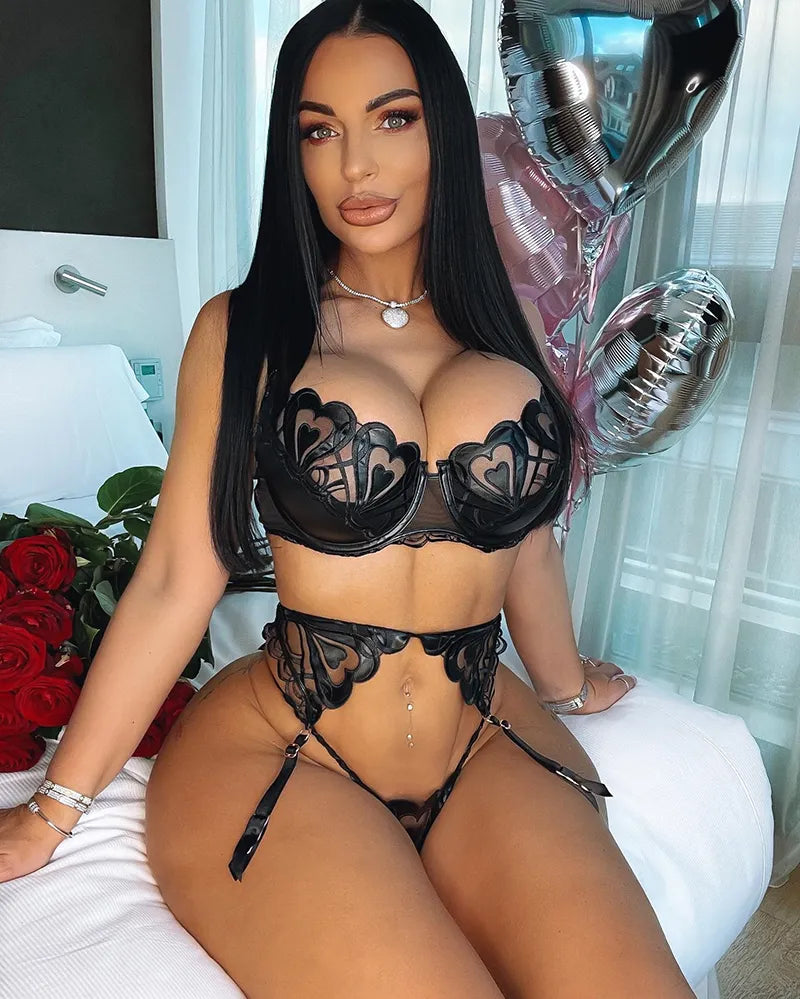 Lingerie Luxury Lace Embroidery Fancy Underwear 3-Pieces Pushup Bra And Briefs Set Transparent Thongs
