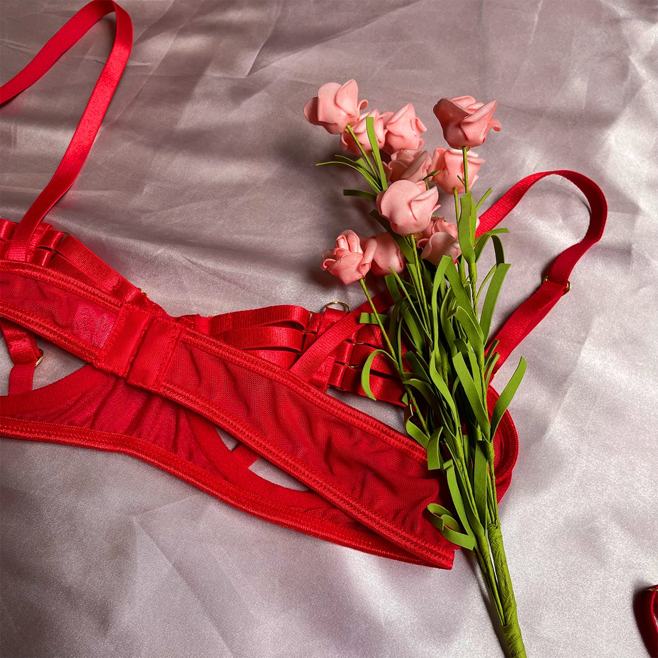 Lencería íntima y caliente ahueca hacia fuera la ropa interior femenina fantasía Langerie Body G-String tangas disfraces