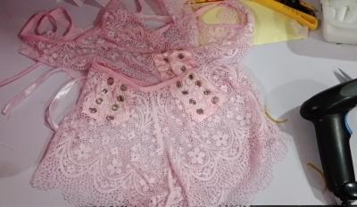 Lencería sexy con tirantes de encaje dividido para mujer