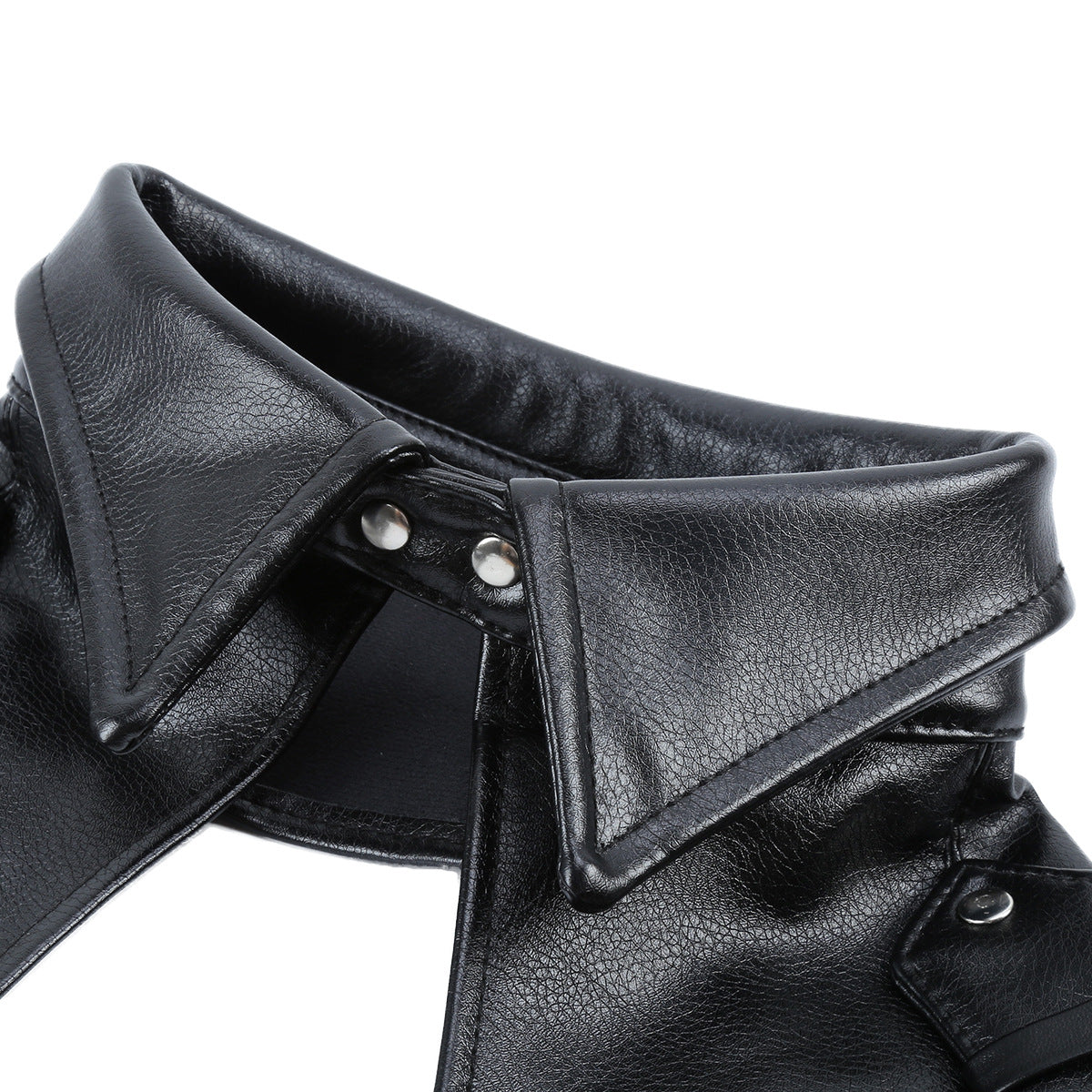 Body en cuir avec sangle de poitrine en cuir