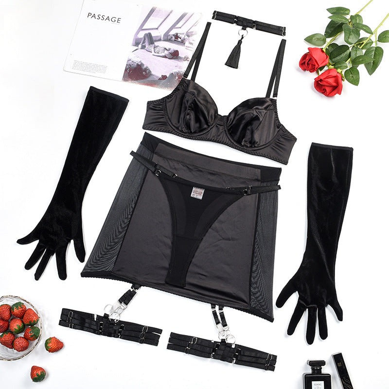 Ensemble de lingerie jupe hanche en satin à col pampille