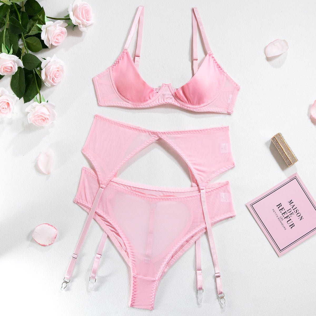 Conjunto de tres piezas de lencería sexy en la cadera, rosa, pecho expuesto, nuevo estilo hermoso ahuecado, expuesto a la cadera, caliente
