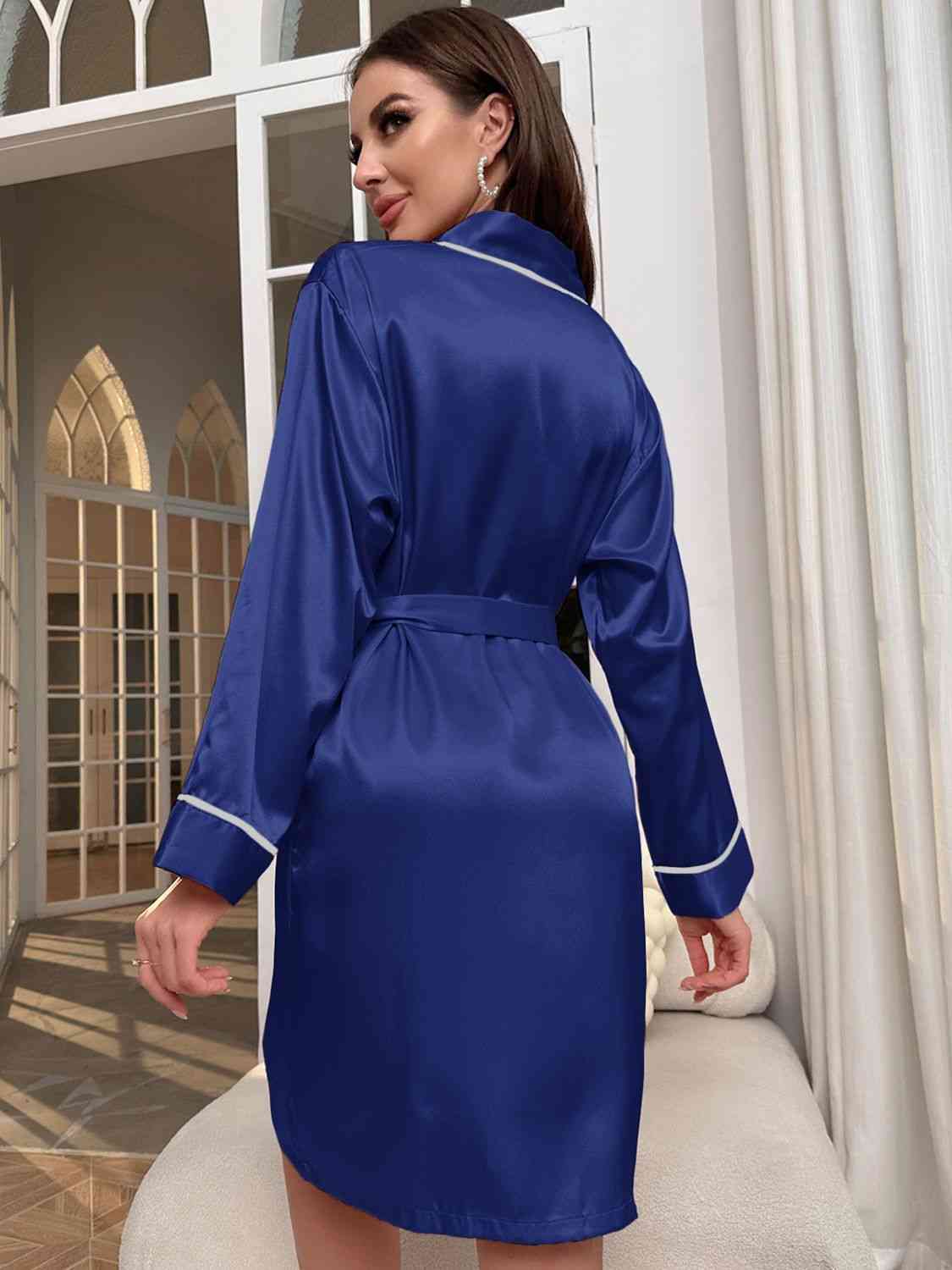 Peignoir à col surplis et taille nouée