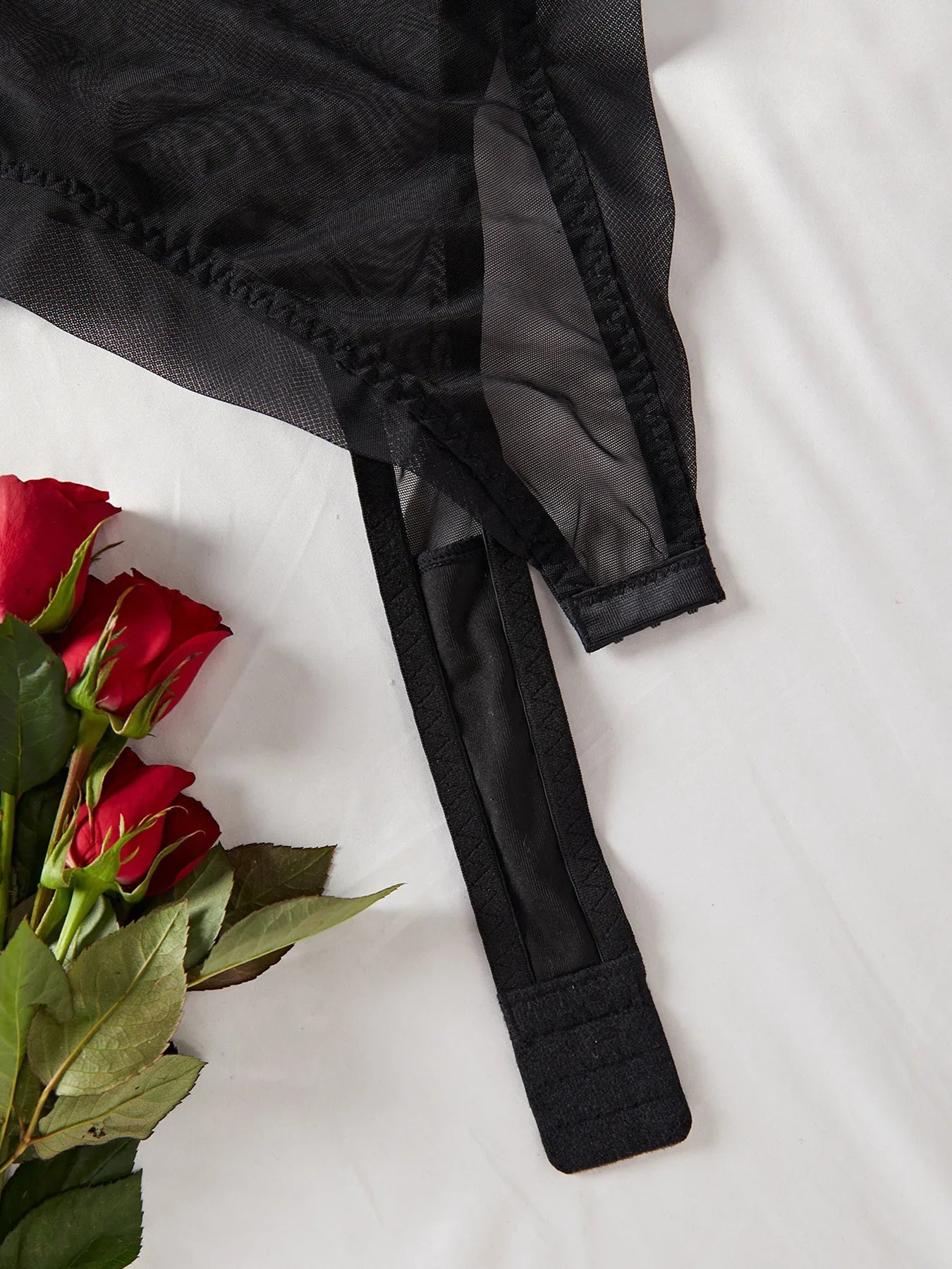 Body fantaisie avec grande chaîne bandoulière découpée sans couture, hauts transparents une pièce