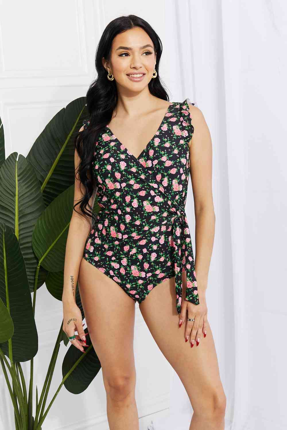 Marina West Swim Traje de baño de una pieza con estampado floral y flotador de tamaño completo con volantes