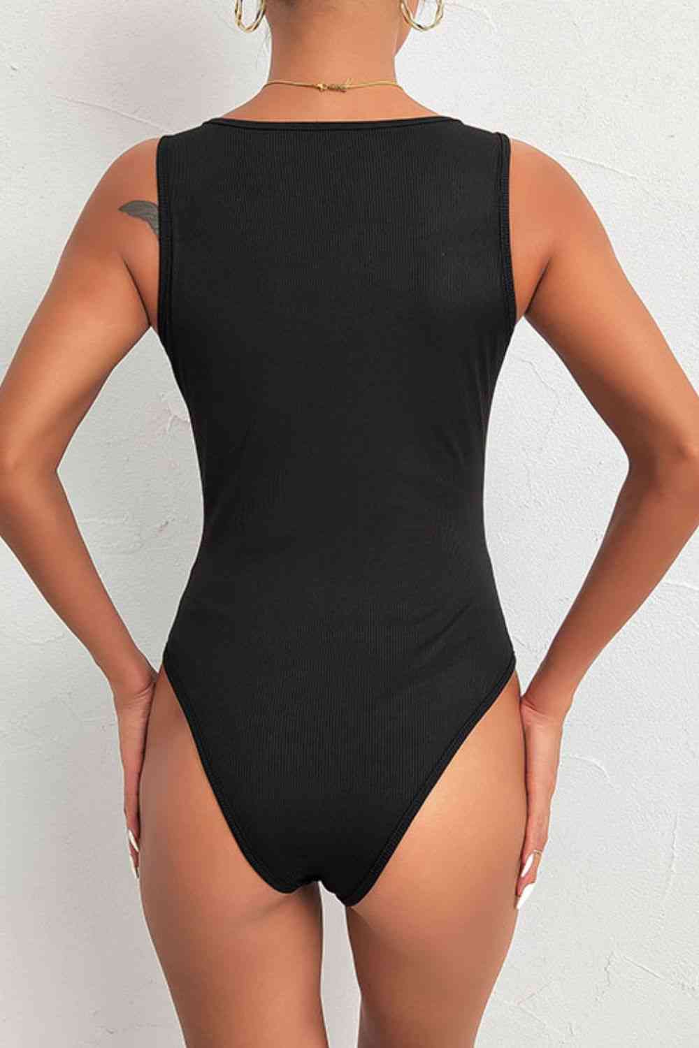 Body sin mangas con escote en V profundo y encaje empalmado