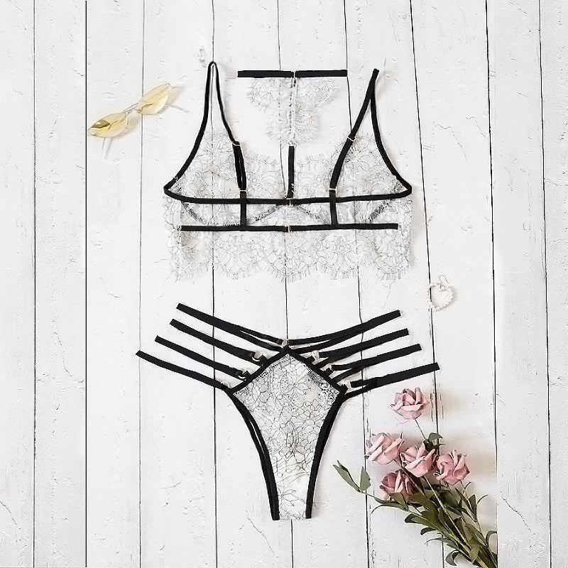 Lingerie sexy à trois points