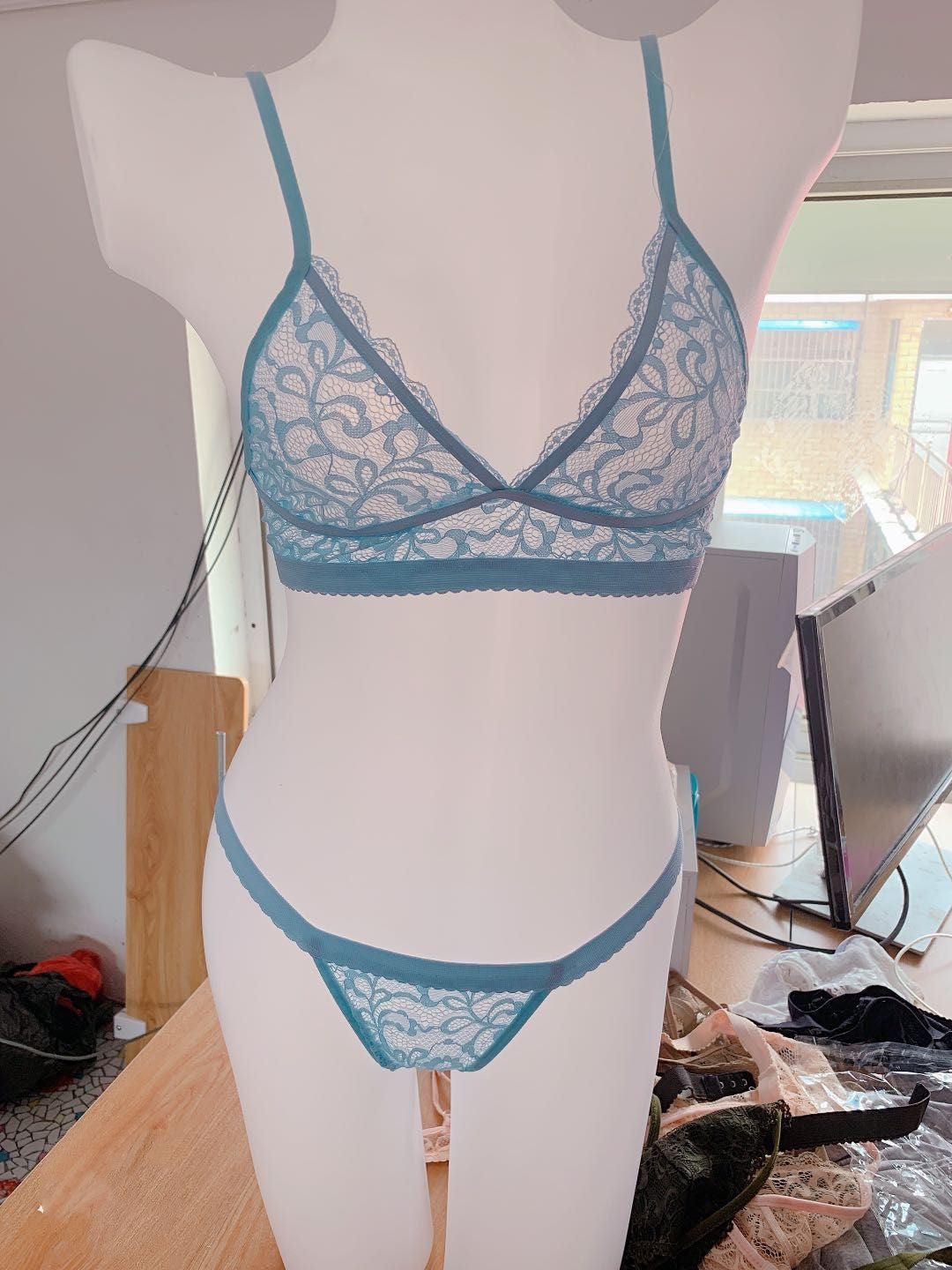 Señoras Temptation Lace Sujetador de tres puntos Sling Sex Lencería sexy En stock