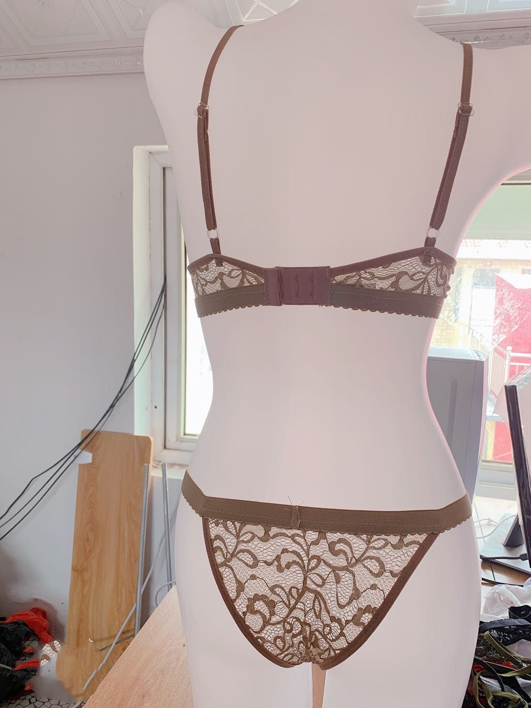 Señoras Temptation Lace Sujetador de tres puntos Sling Sex Lencería sexy En stock