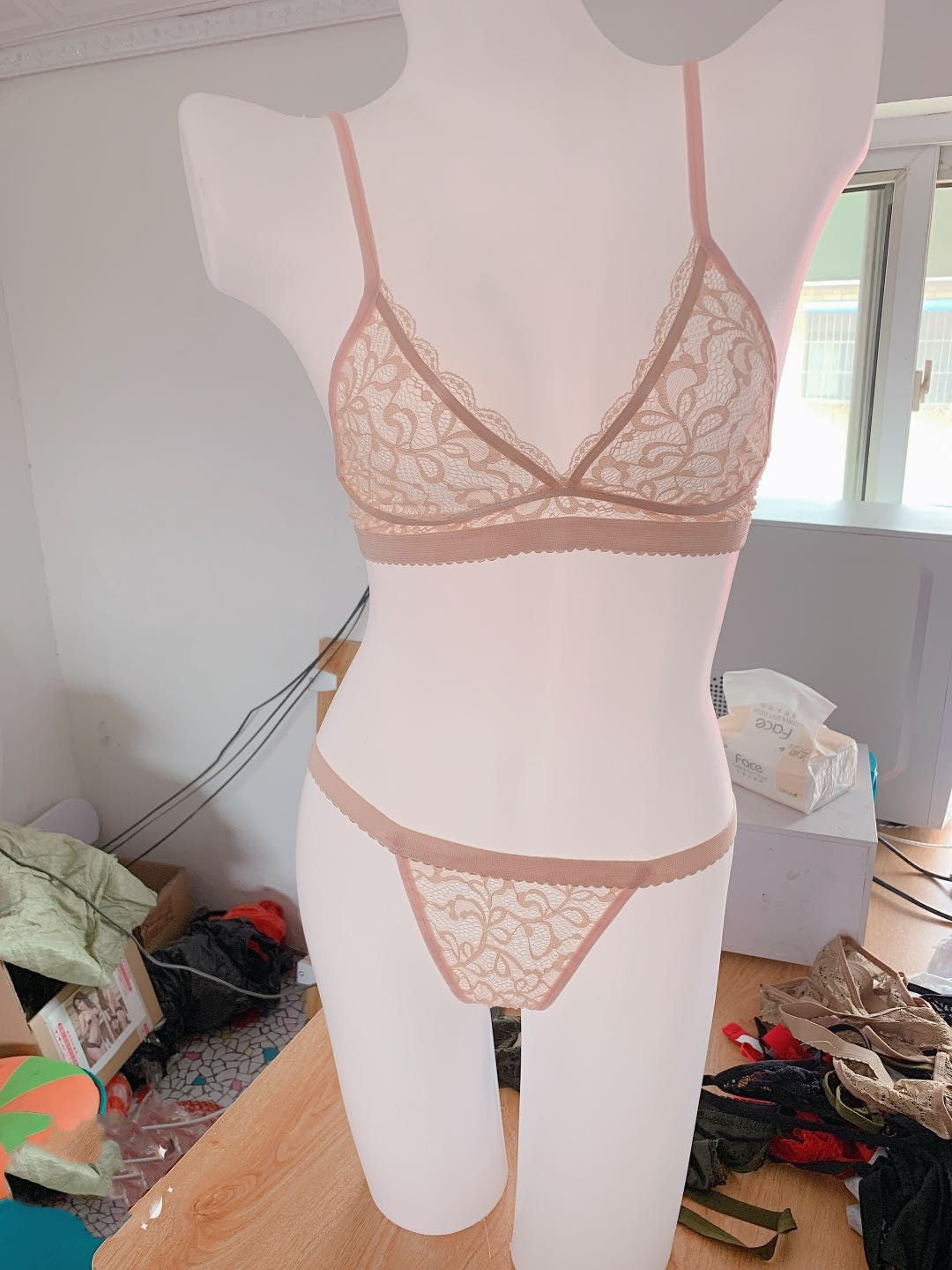 Señoras Temptation Lace Sujetador de tres puntos Sling Sex Lencería sexy En stock