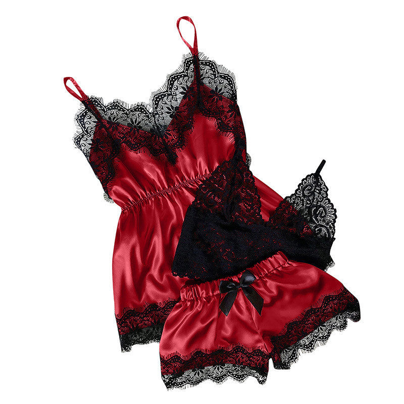 Conjunto de pijama con pantalones cortos con tirantes de encaje y camisón sexy
