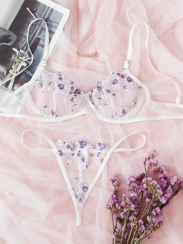 Conjunto de lencería con bordado floral