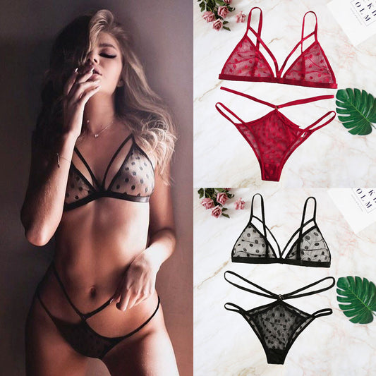 Costume sexy en maille à pois, lingerie en perspective à trois points