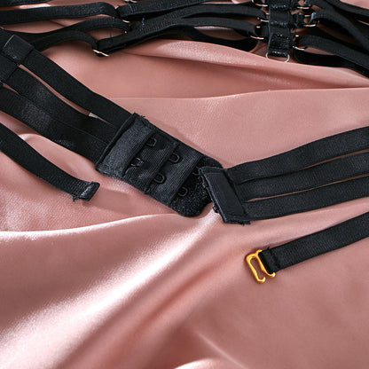 Conjunto de tres piezas de lencería con anillo de acero y tirantes huecos con faja