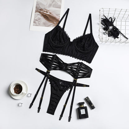 Lingerie sculptante à col en V et bretelles artisanales