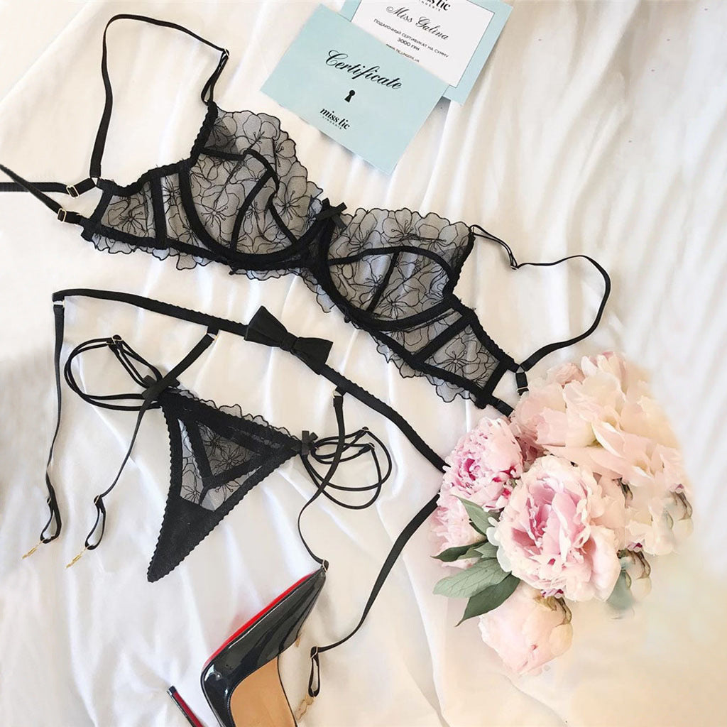 Costume trois pièces en dentelle sexy avec jarretelles, lingerie européenne et américaine