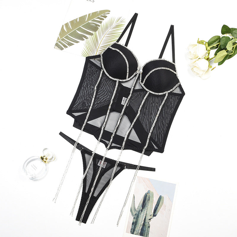 Ensemble deux pièces de lingerie en maille fine avec chaîne à la mode pour femmes