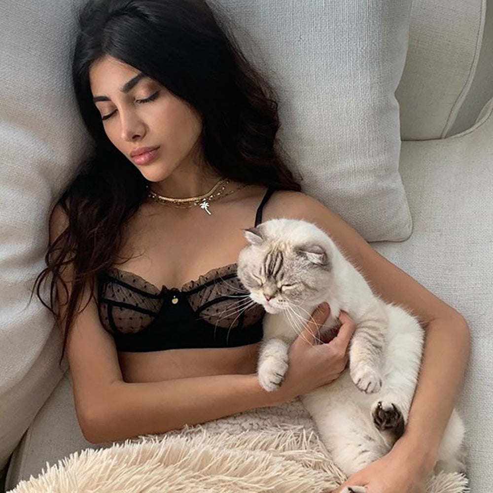 Conjunto de lencería sexy de malla.