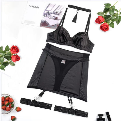 Ensemble de lingerie jupe hanche en satin à col pampille
