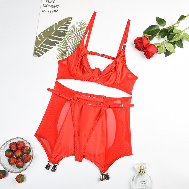 Lingerie évidée en soie de lait