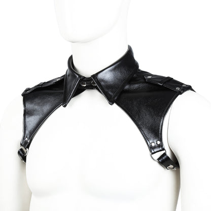 Body en cuir avec sangle de poitrine en cuir