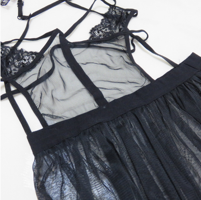 Vestido de encaje sexy con lencería.