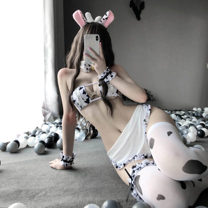 Dossier d'ouverture de femme de chambre en lingerie sexy