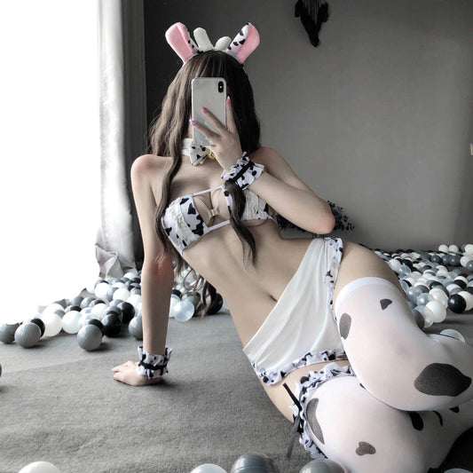 Dossier d'ouverture de femme de chambre en lingerie sexy